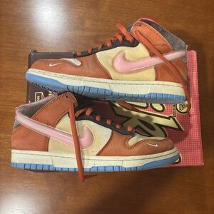 Nike Dunk mid x Social Status.